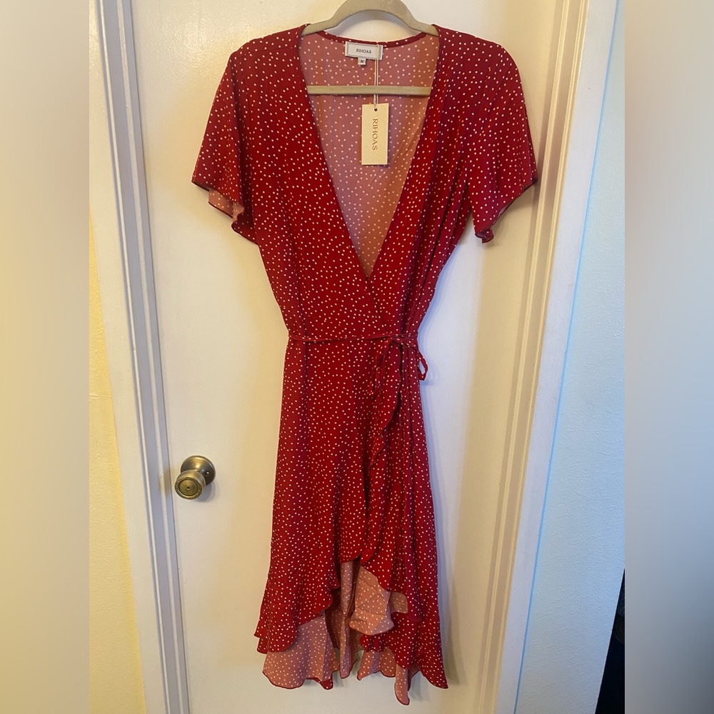 Rihoas red polka dot wrap waist free.